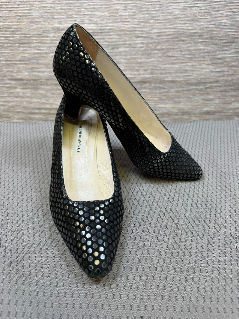 Saks Fifth Avenue Black Leather Heels Size 7.5B Shoes Italy Made *READ